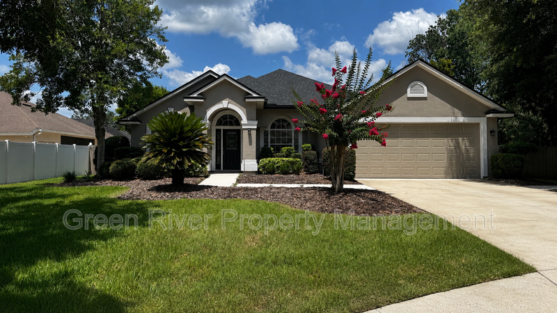 Orange Park House: 338 Bridgestone Ct