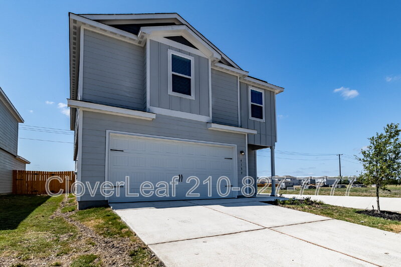 New Braunfels House: 4139 Trail De Paris