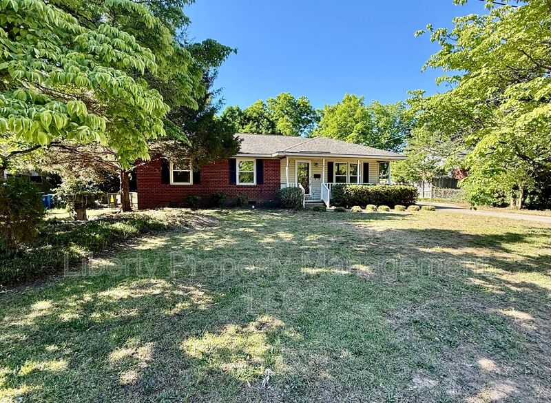Fayetteville House: 475 Albemarle Drive