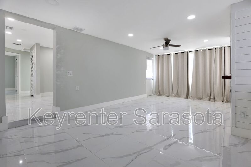 Englewood House: 130 Virginia Ct