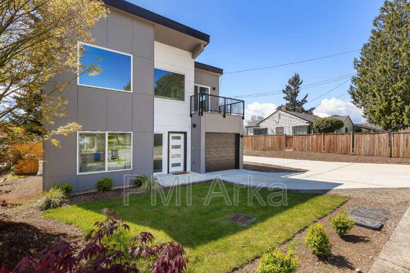Burien Condo: 1415 SW 148th St