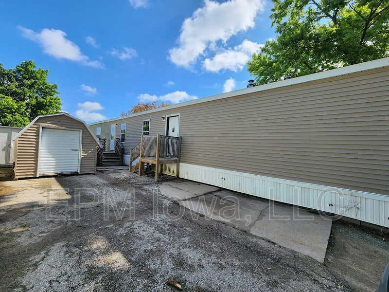 Cedar Falls House: 700 West Ridgeway Avenue Lot 112