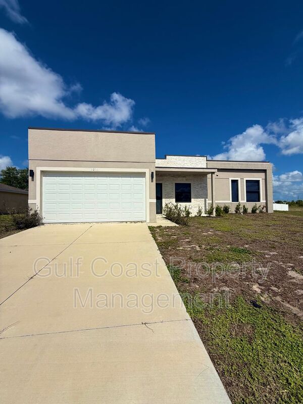 Cape Coral House: 2216 NE 10th Place
