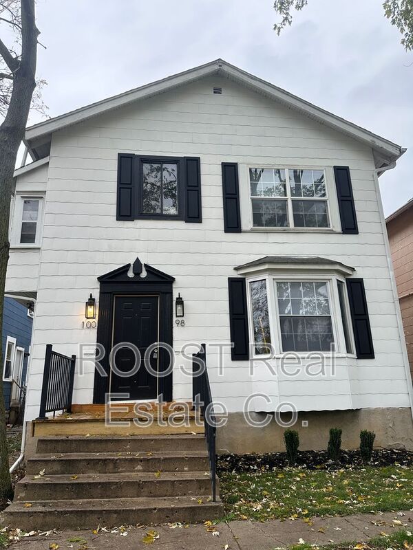 Columbus House: 98-100 N Hague Ave