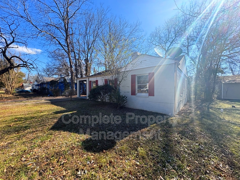 Birmingham House: 1933 Saint Charles Court Southwest