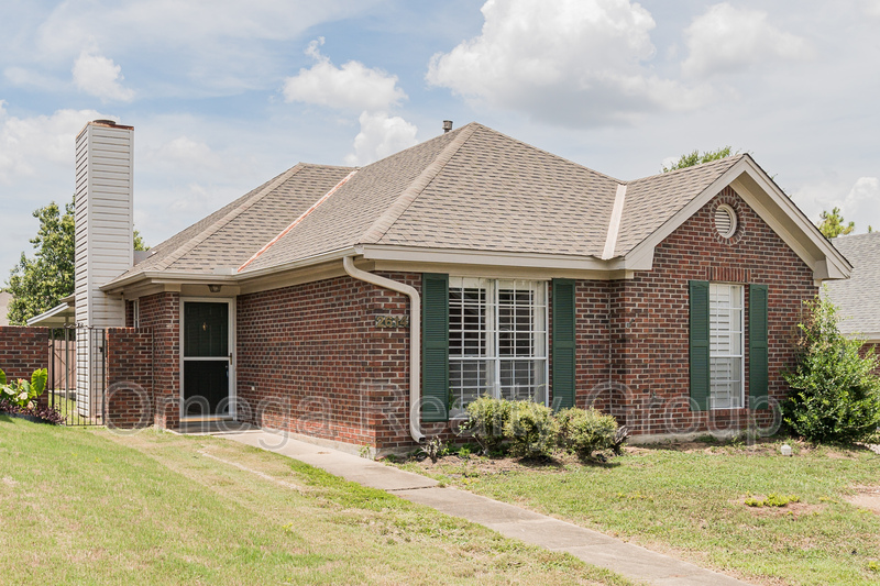 Montgomery House: 2614 Queens Hollow Ct