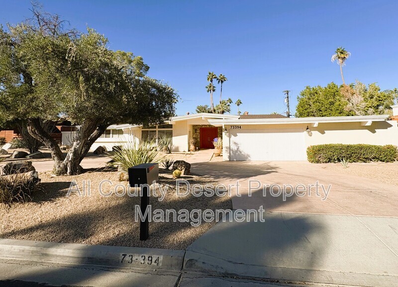 Palm Desert House: 73394 Tamarisk St