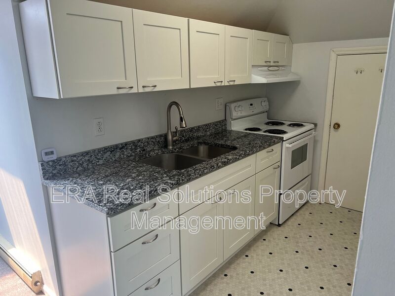 Cincinnati Condo: 220 Loraine Ave