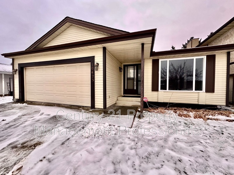 Edmonton House: 10423 40 Ave NW