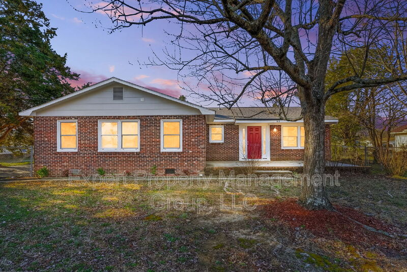 Spacious 5-Bedroom Retreat with 2.5 Baths in Saint Pauls – Your Dream Home Awaits!