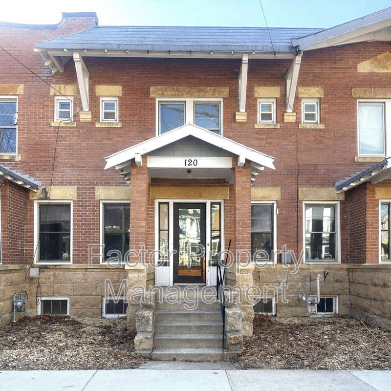 Mankato Townhome: 120 Parsons St