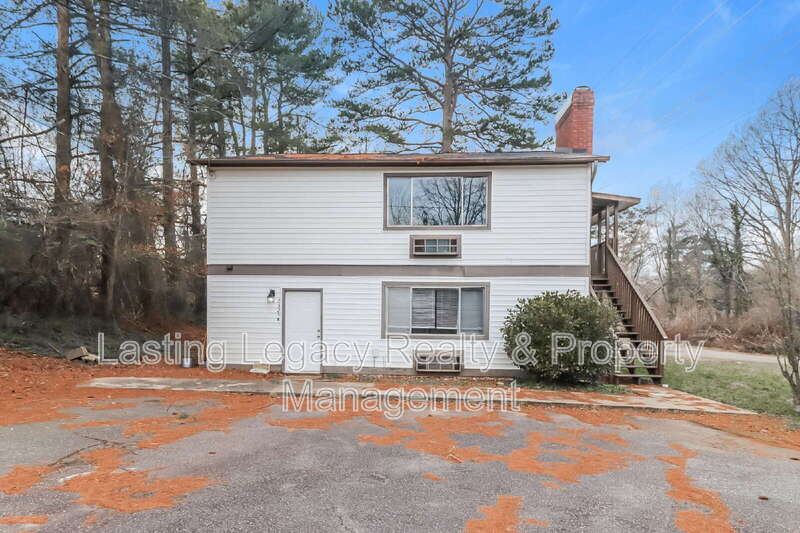 Hickory Condo: 2325 15th Street Hickory- Studio