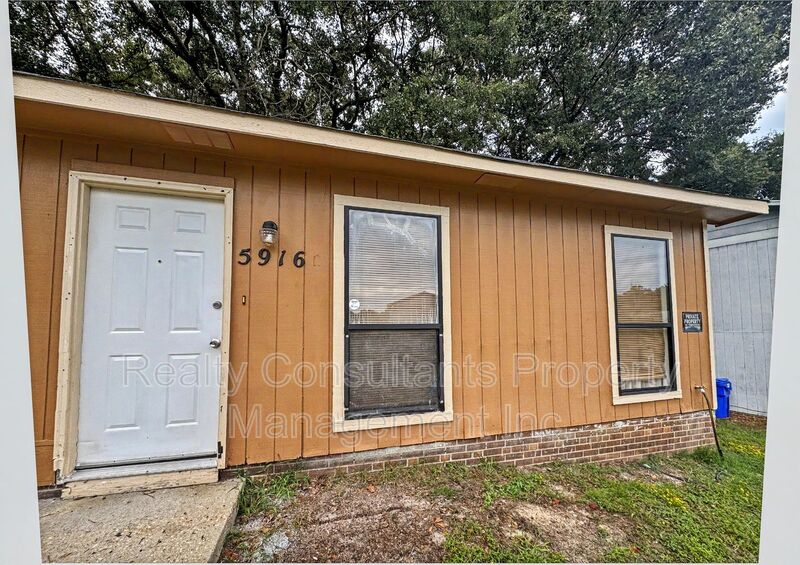 Fayetteville House: 5916 Aftonshire Drive