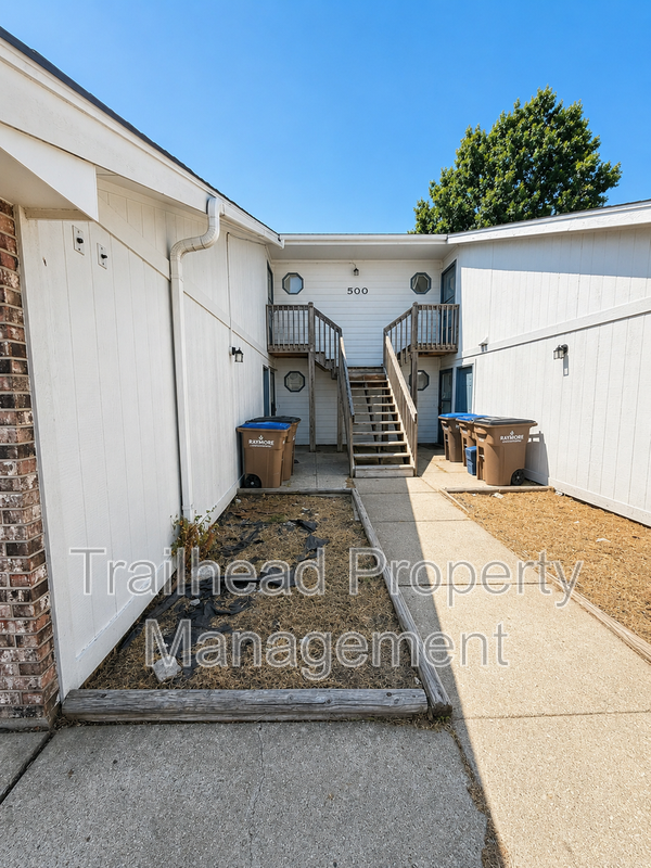 Raymore House: 500 Sky Vue Drive