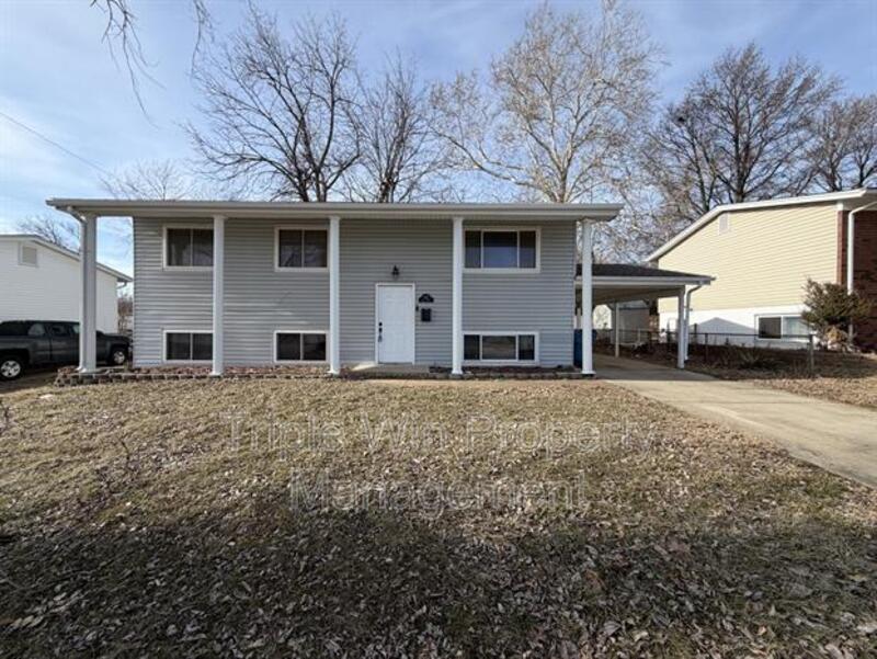 Hazelwood House: 5243 Ville Maria Ln