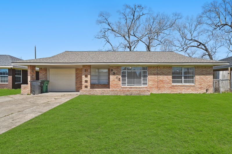 Houston House: 9315 Laura Koppe Road