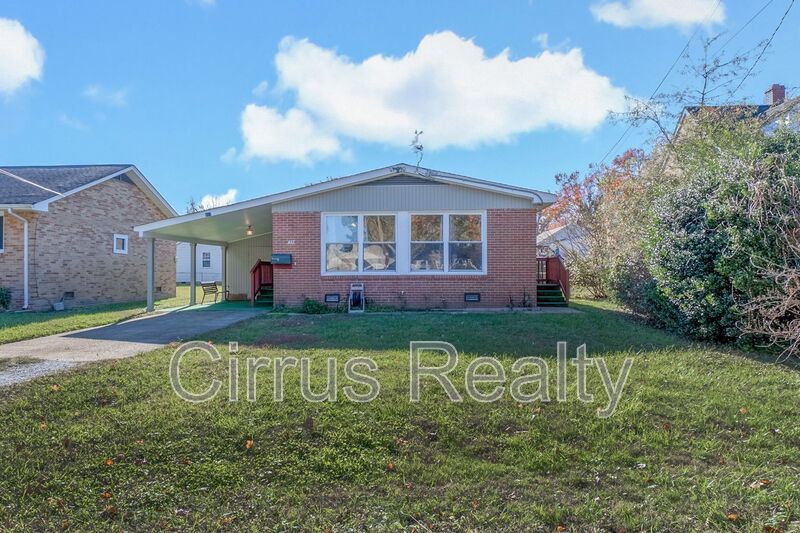 Hampton House: 417 Greenbriar Ave