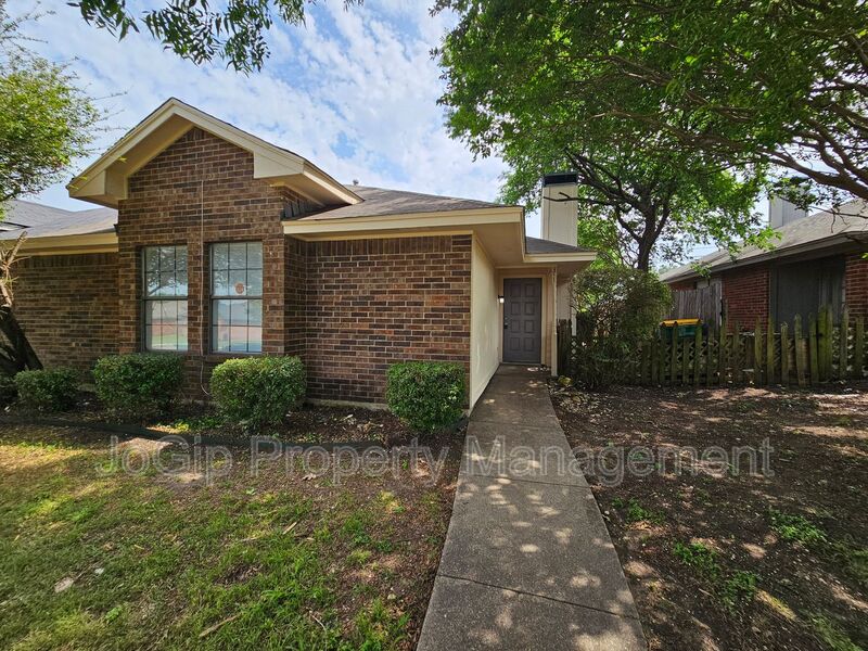 Cedar Hill Condo: 311 Bryant Lane