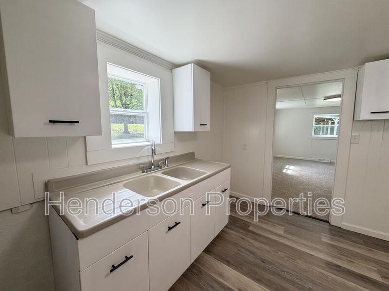 Hamptonville House: 4685 Harmony Hwy