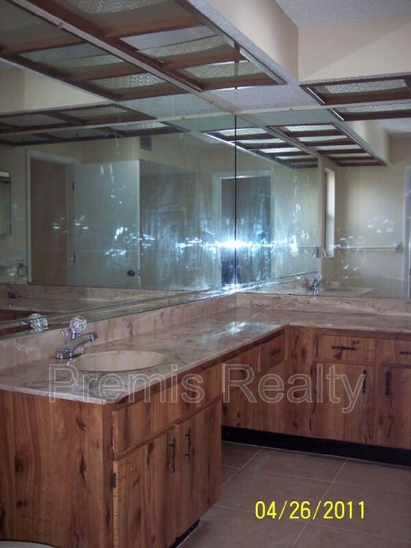 Dunedin House: 1281 Stony Brook Lane
