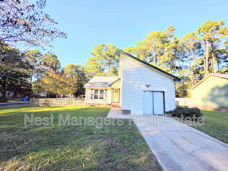 Fayetteville House: 9598 Holbrook Lane