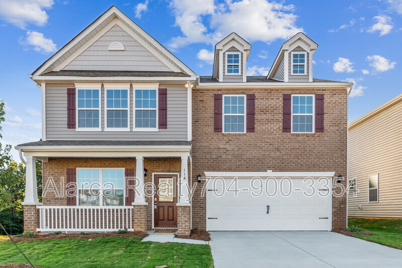 Mooresville House: 114 Sequoia Forest Dr