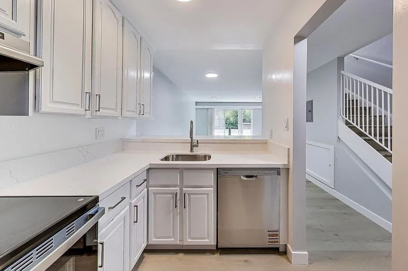 Oakland Condo: 654 Vernon St