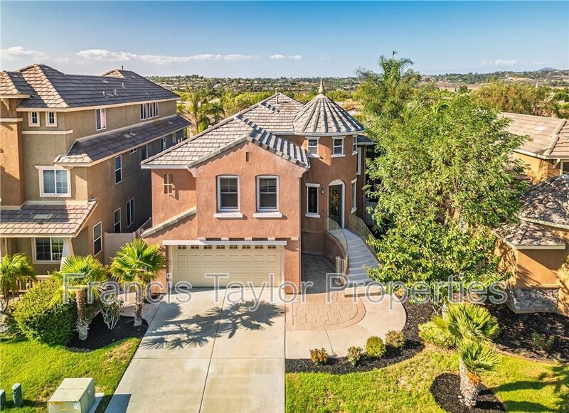 Temecula House: 33422 Scarborough Lane