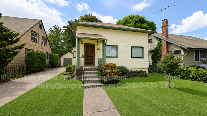 Corvallis Condo: 228 NW 11th St- Downstairs