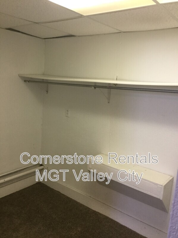 Valley City House: 264 College St SE