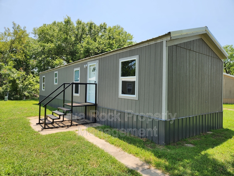 Ada House: 16349 County Road 1526