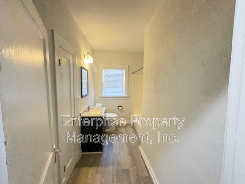 Photo 3 of 2360 Forest Ave 4