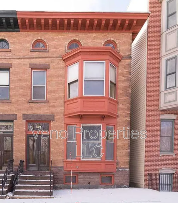 Albany House: 594 Madison Ave