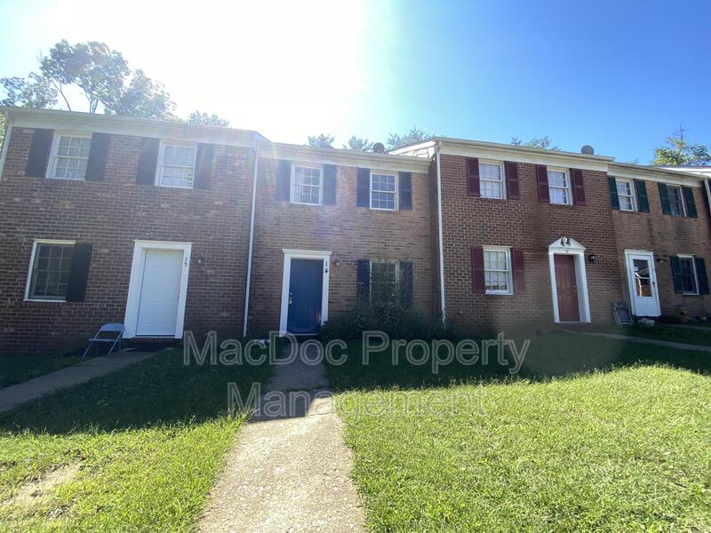 Fredericksburg Townhome: 14 Manchester Court