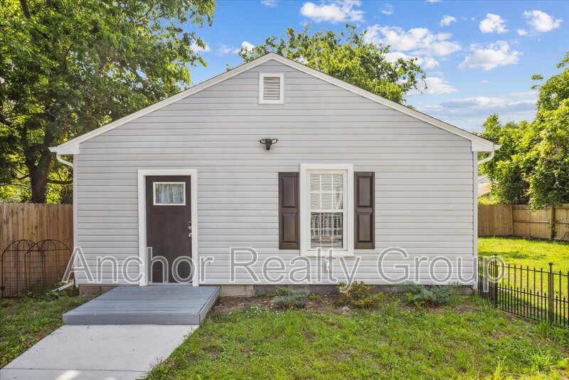 Hampton House: 250 North 4th Street - 2