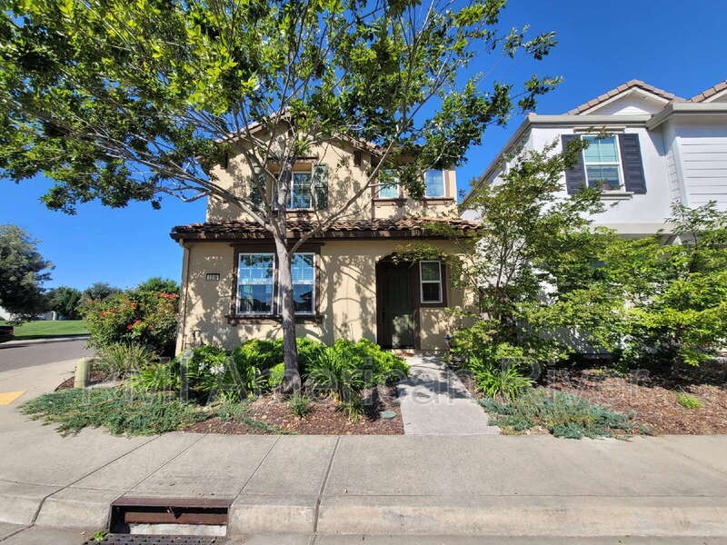 Rancho Cordova House: 3238 Chelmer Way