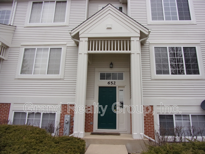 Round Lake House: 652 South Rosehall Lane (Muasher)