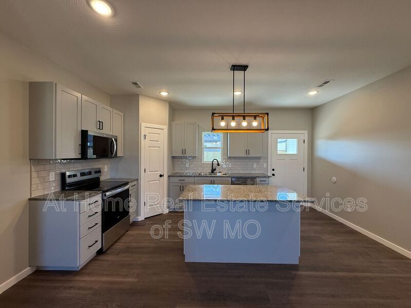 Mt Vernon House: 147 Maverick Dr