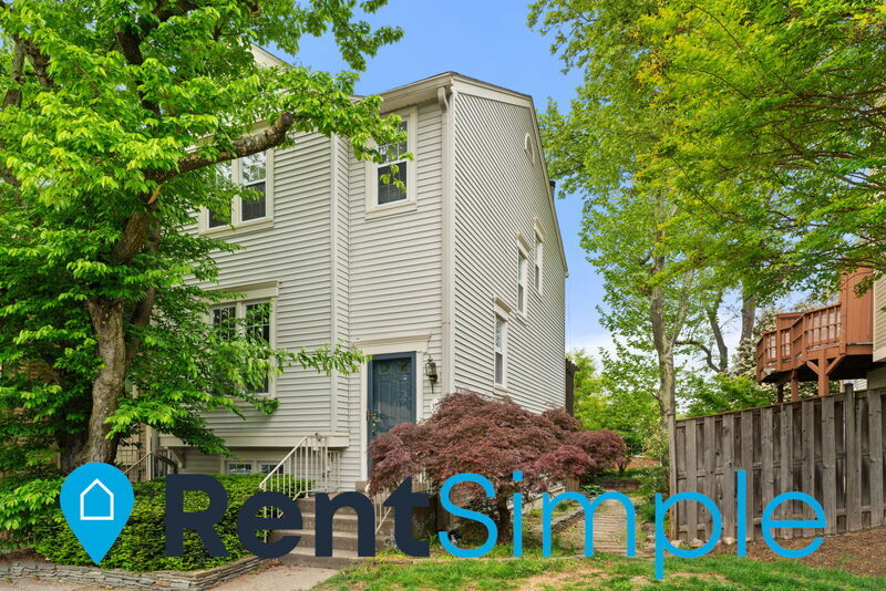 Alexandria Townhome: 39 Fendall Ave