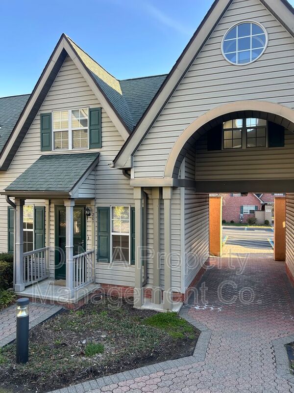 East Stroudsburg House: 201 Walnut Grove