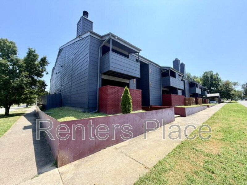 Tulsa House: 1207 South Quaker Avenue