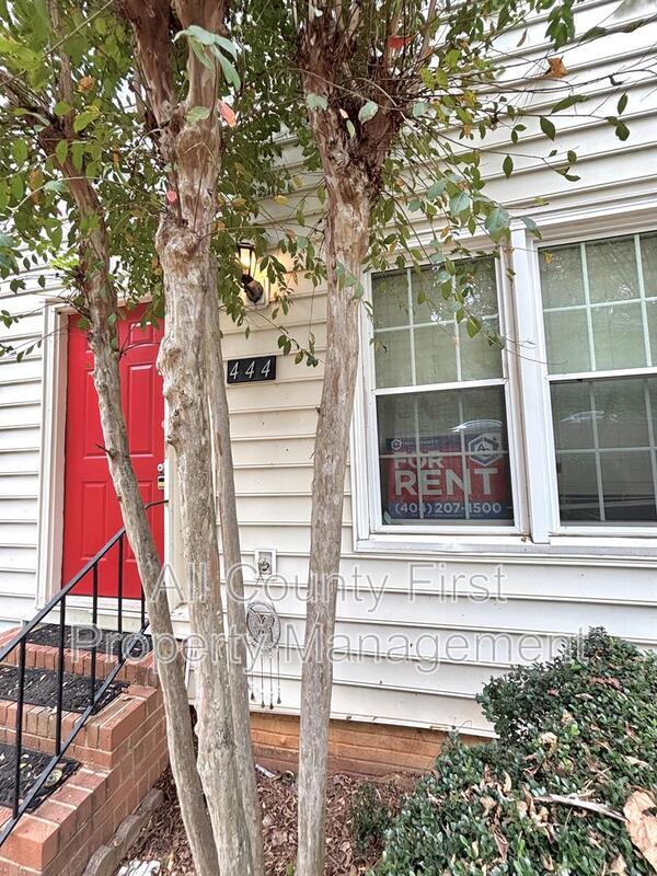 Roswell House: 444 High Creek Trce