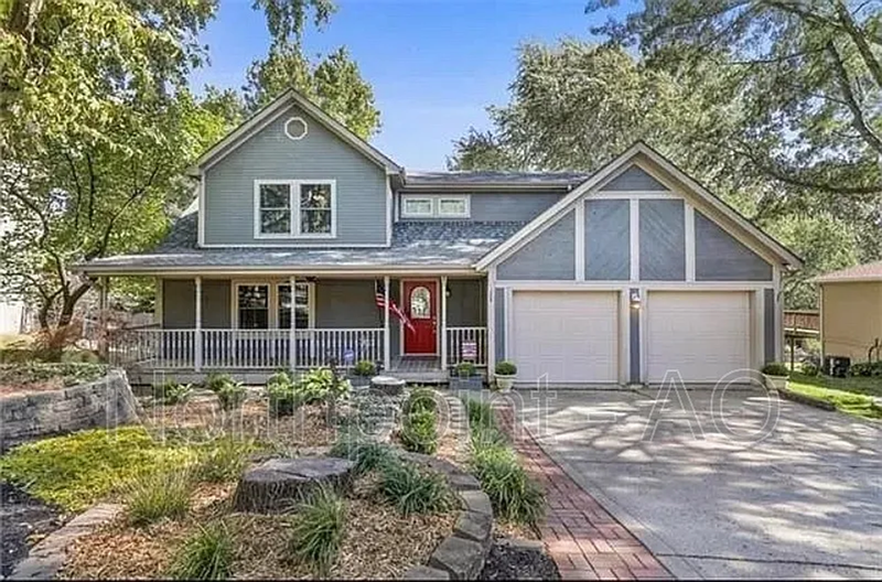 Kansas City House: 5609 N Mayview Ave