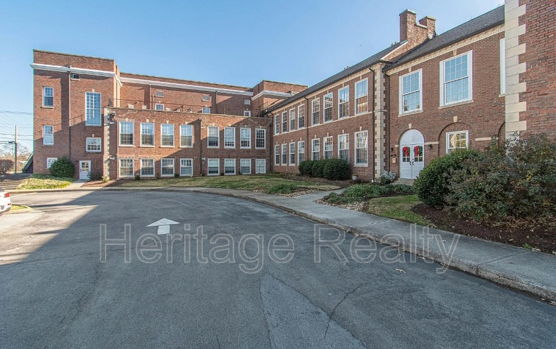 Knoxville House: 140 East Glenwood Avenue