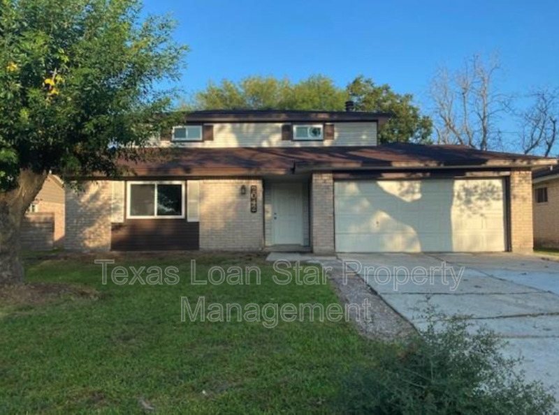 Houston House: 2042 Bridge Cross Ln