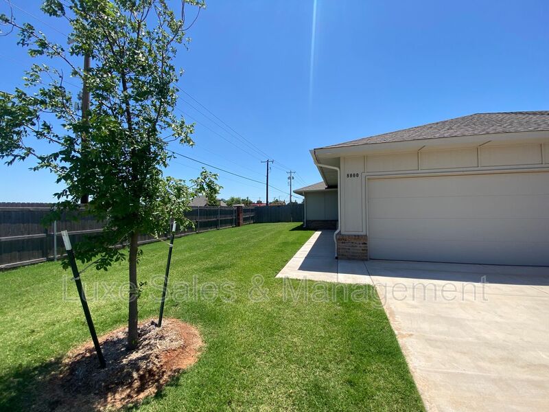 Okahoma City House: 8000 NW 110th Dr
