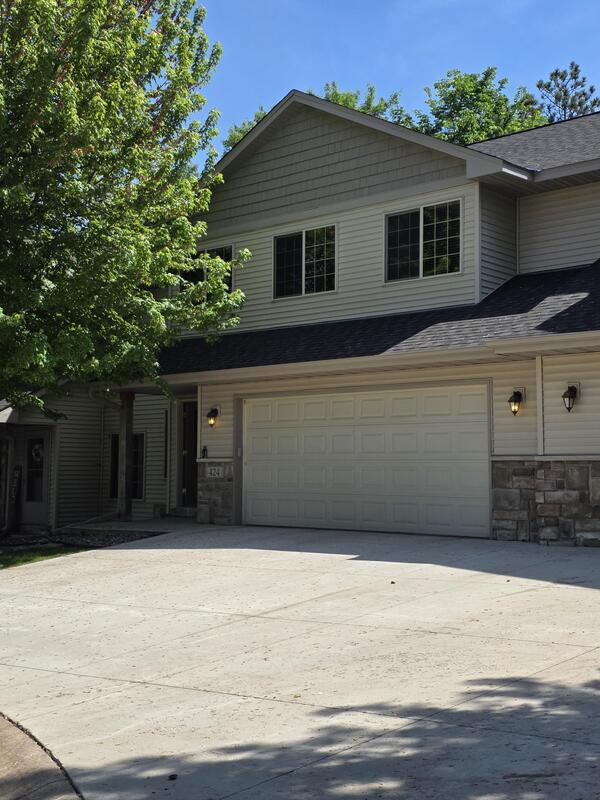 Maple Lake Townhome: 424 Cedar Place - 1