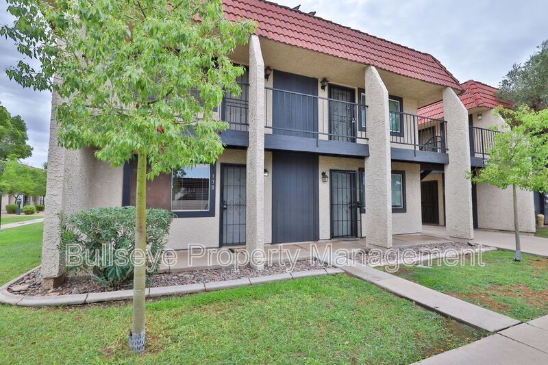 Tempe House: 700 West University Drive