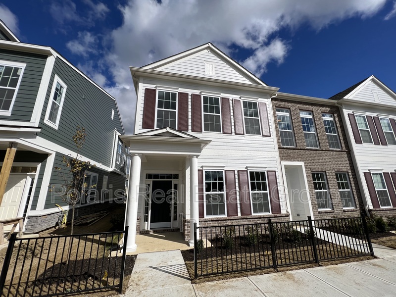 Carmel House: 577 Steinbeck Pl