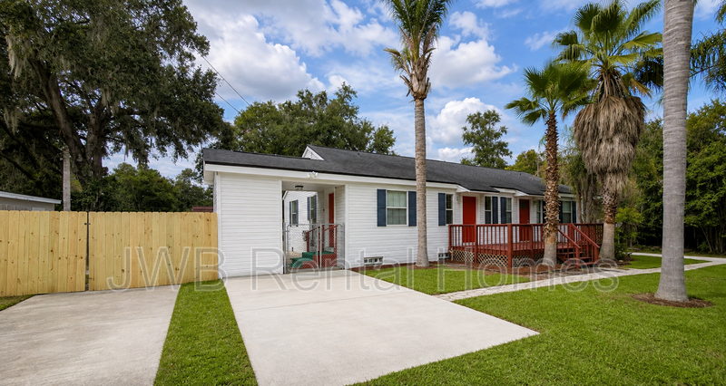 Jacksonville Townhome: 1425 Ron Rd
